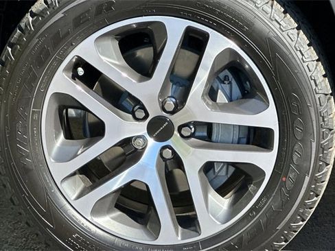 New 2026 Land Rover Defender 110 S image 25