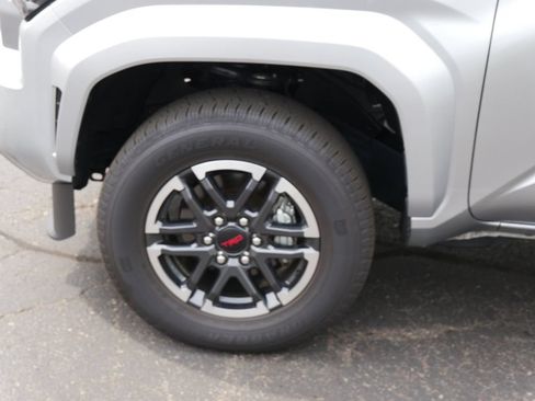 Used 2025 Toyota Tacoma TRD Sport w/ TRD Sport Upgrade Package AWD/4WD image 8