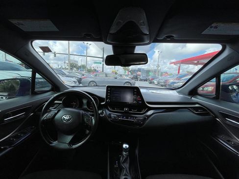 Used 2019 Toyota C-HR XLE FWD image 15