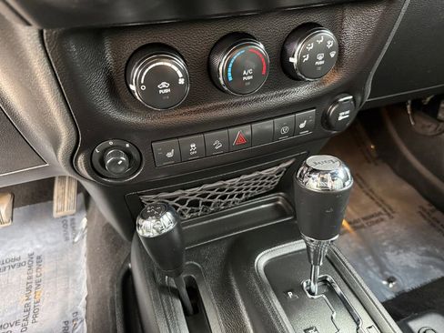 Used 2017 Jeep Wrangler Unlimited Sahara image 18