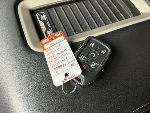 Used 2017 GMC Yukon Denali image 8