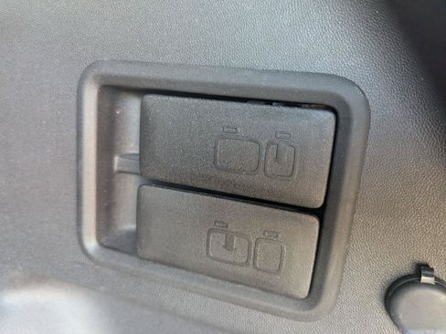 Used 2023 Chevrolet Equinox LT AWD/4WD image 32