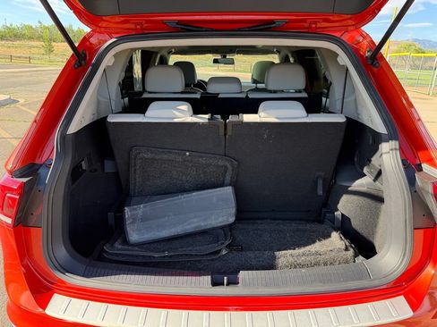 Used 2018 Volkswagen Tiguan SE w/ Panoramic Sunroof Package AWD/4WD image 18