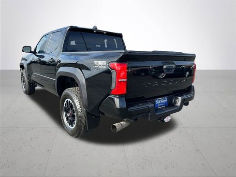 Used 2024 Toyota Tacoma TRD Off-Road image 9