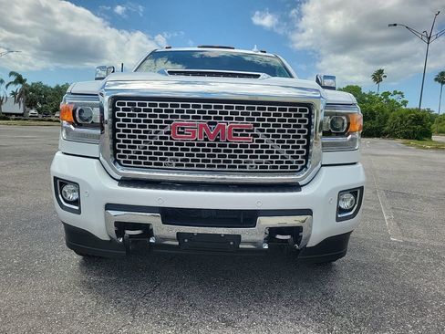 Used 2017 GMC Sierra 2500 Denali w/ Duramax Plus Package AWD/4WD image 3