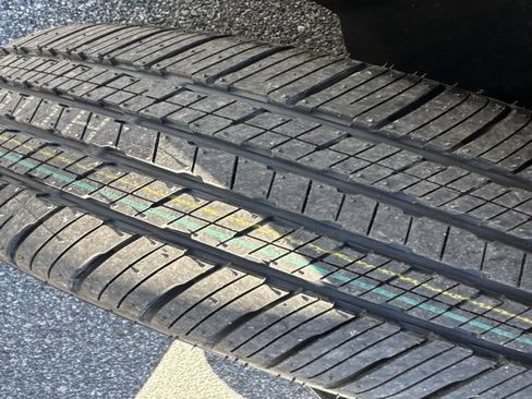 Used 2024 Chrysler Pacifica Touring-L image 28