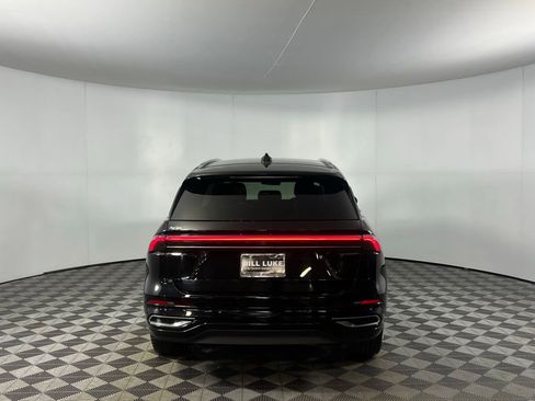 Used 2024 Lincoln Nautilus Reserve image 8