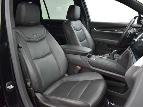 Used 2023 Cadillac XT6 Sport w/ Technology Package image 36