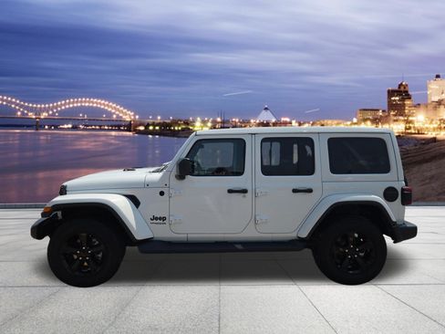 Used 2022 Jeep Wrangler Unlimited Sahara AWD/4WD image 2