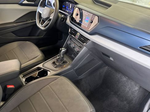 Used 2022 Volkswagen Taos SE image 16