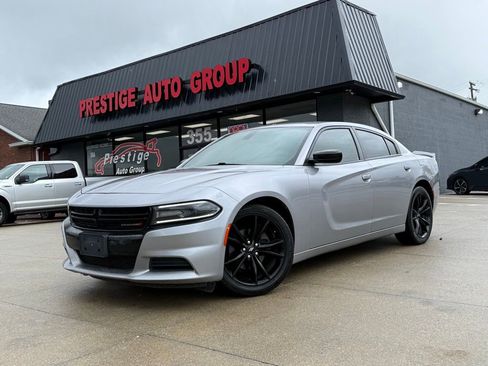 Used 2018 Dodge Charger SXT w/ Blacktop Package RWD image 19