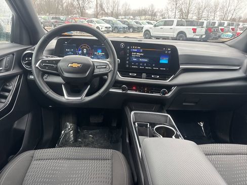 Used 2025 Chevrolet Equinox LT image 6