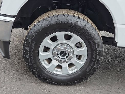 Used 2024 Ford F250 XLT w/ FX4 Off-Road Package image 13