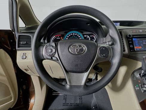 Used 2014 Toyota Venza LE image 18