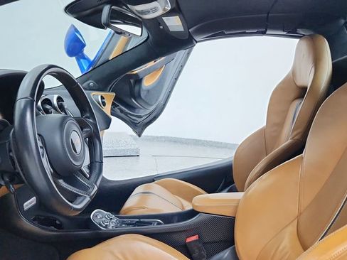 Used 2018 McLaren 570S Spider image 18