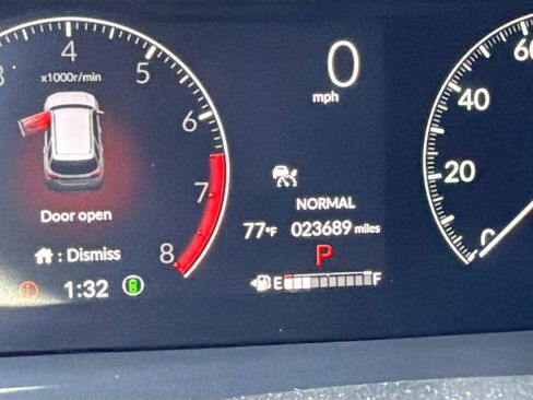 Used 2024 Honda Pilot Touring image 12