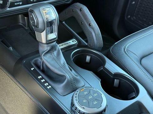 New 2025 Ford Bronco Badlands w/ Black Appearance Package image 13