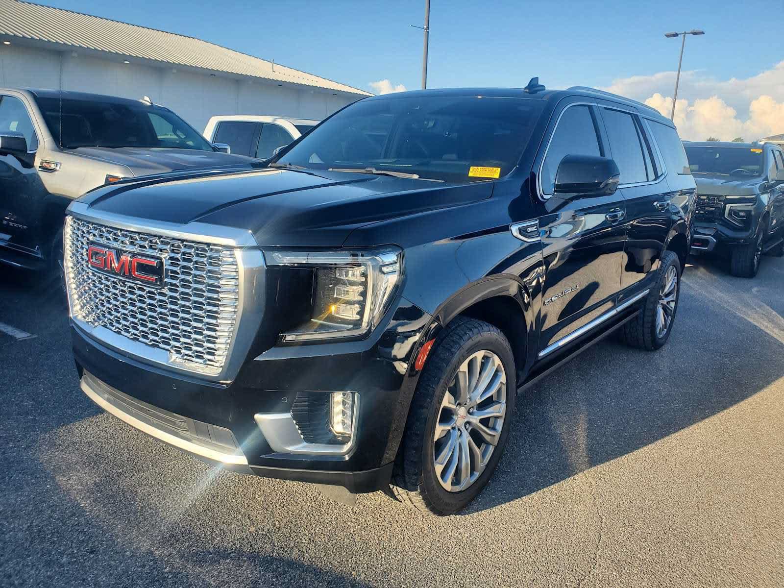 Used 2021 GMC Yukon Denali w/ Denali Premium Package RWD image 1