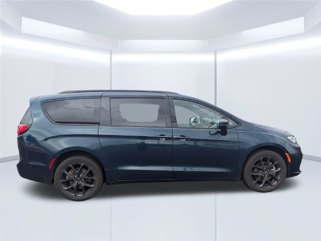 Used 2022 Chrysler Pacifica Limited w/ Uconnect Theater Family Group AWD/4WD image 6