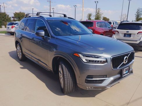 Used 2017 Volvo XC90 T6 Momentum w/ Vision Package AWD/4WD image 4