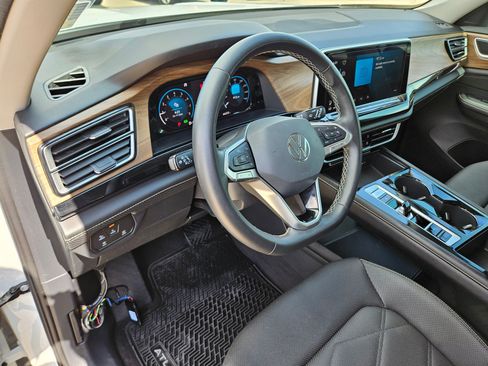 Used 2024 Volkswagen Atlas SE FWD image 14