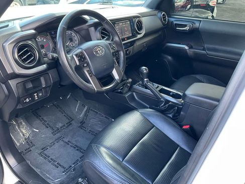 Used 2019 Toyota Tacoma TRD Off-Road w/ TRD Premium Off Road Package image 6