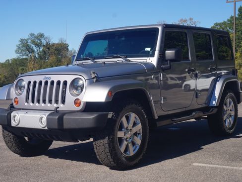 Used 2013 Jeep Wrangler Unlimited Sahara w/ Connectivity Group image 5
