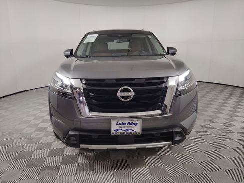 Used 2023 Nissan Pathfinder Platinum image 6