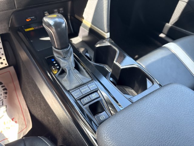 Used 2025 Toyota Camry SE FWD image 17
