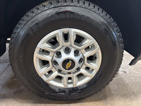 Used 2025 Chevrolet Silverado 2500 LT w/ Convenience Package AWD/4WD image 14