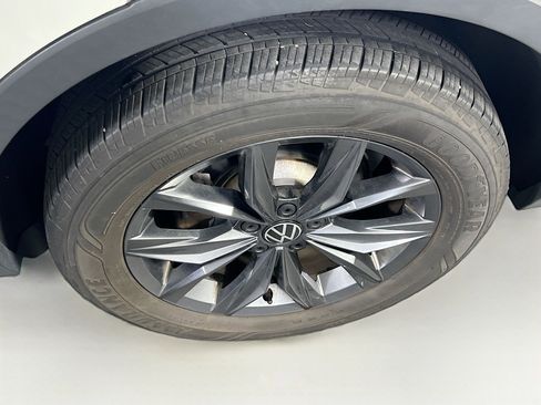 Used 2022 Volkswagen Tiguan SE image 28