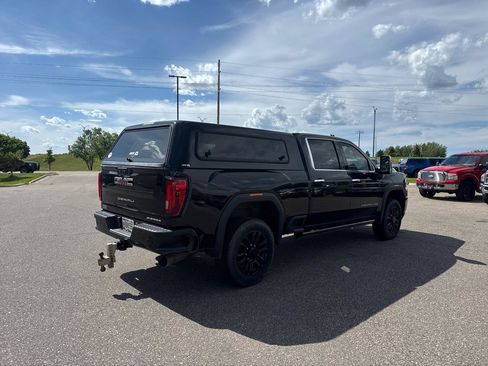 Used 2021 GMC Sierra 2500 Denali w/ Denali Black Diamond Edition AWD/4WD image 3