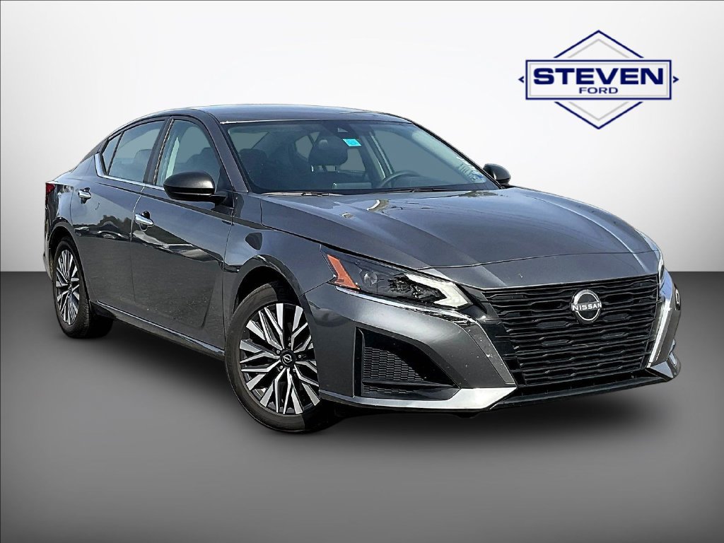 Used 2025 Nissan Altima 2.5 SV FWD image 1