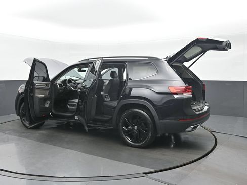 Used 2023 Volkswagen Atlas SE w/ Panoramic Sunroof Package FWD image 43