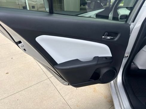 Used 2022 Toyota Prius XLE FWD image 25