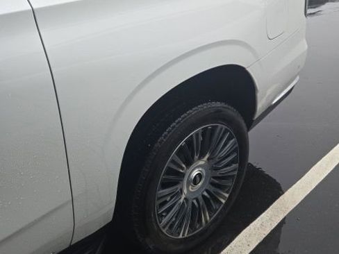 Used 2022 Cadillac Escalade ESV Premium Luxury image 4