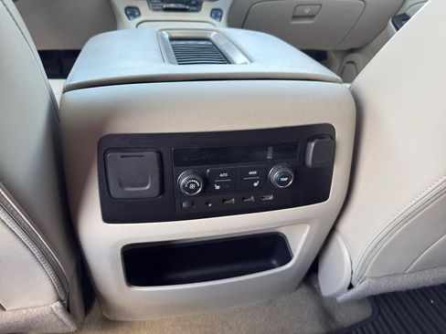 Used 2018 GMC Yukon Denali w/ Denali Ultimate Package AWD/4WD image 12