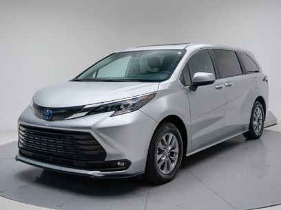 Used 2025 Toyota Sienna XLE