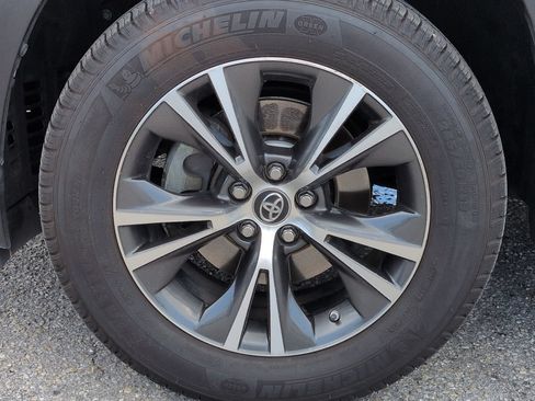 Used 2018 Toyota Highlander Plus FWD image 11