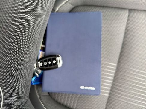 Certified 2024 Hyundai Venue Limited FWD image 40
