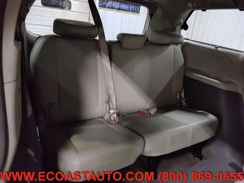 Used 2014 Toyota Sienna XLE image 17