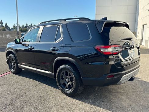 Used 2025 Honda Pilot TrailSport image 7