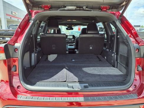 Used 2023 Toyota Highlander XSE FWD image 7