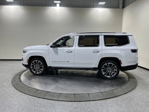 Used 2023 Jeep Grand Wagoneer Series III AWD/4WD image 10