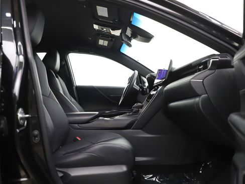 Used 2024 Toyota Venza Nightshade image 11