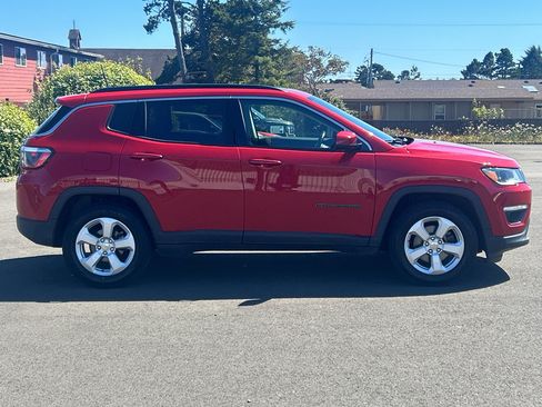 Used 2020 Jeep Compass Latitude w/ Popular Equipment Group FWD image 10