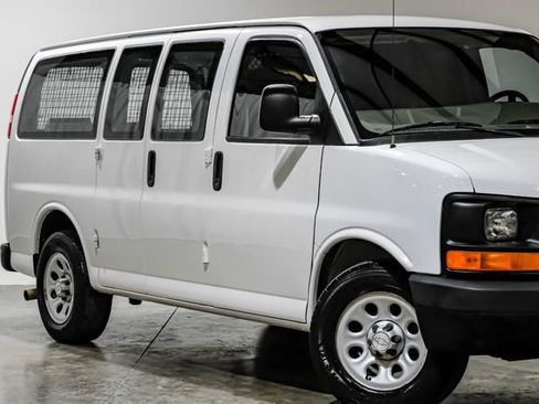 Used 2009 Chevrolet Express 1500 image 11