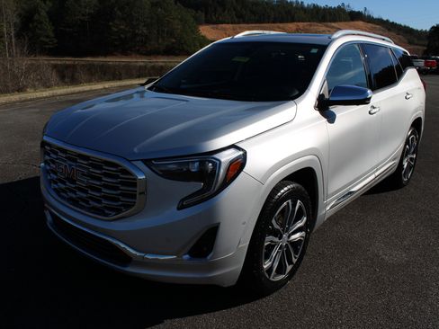 Used 2020 GMC Terrain Denali w/ Denali Premium Package image 7