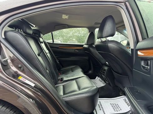 Used 2013 Lexus ES 300h w/ Luxury Pkg FWD image 17
