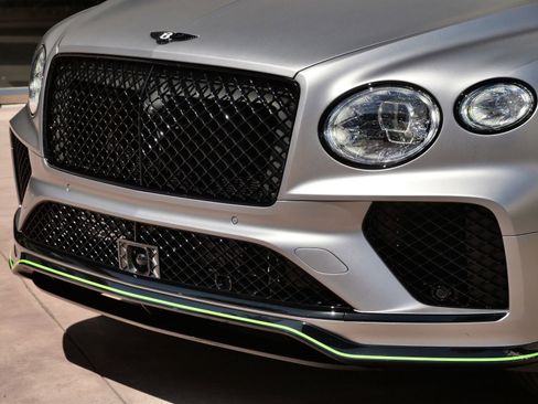 Used 2025 Bentley Bentayga AWD/4WD image 29